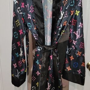 Elegant Black Multicolor Patterned Robe